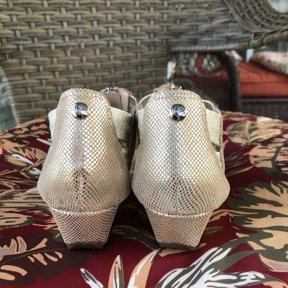 Donald J. Pliner Sandals - Picture 6 of 7